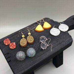 Bundle lot 6 vintage ceramic and lucite earrings.